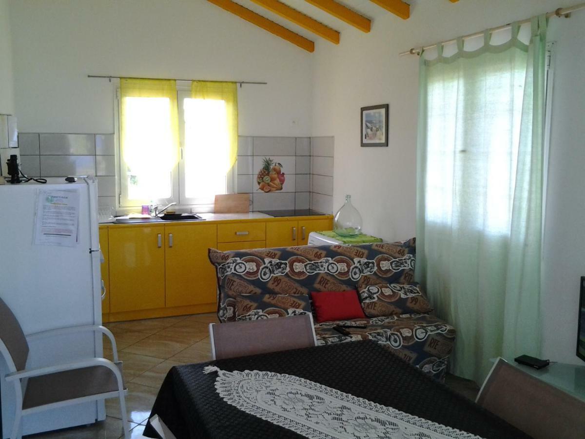 Вилла Planete Bleue Habitation Mes Desirs Beaurenom Экстерьер фото